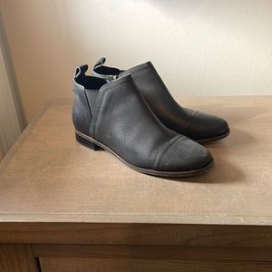 Toms size 8 black bootie